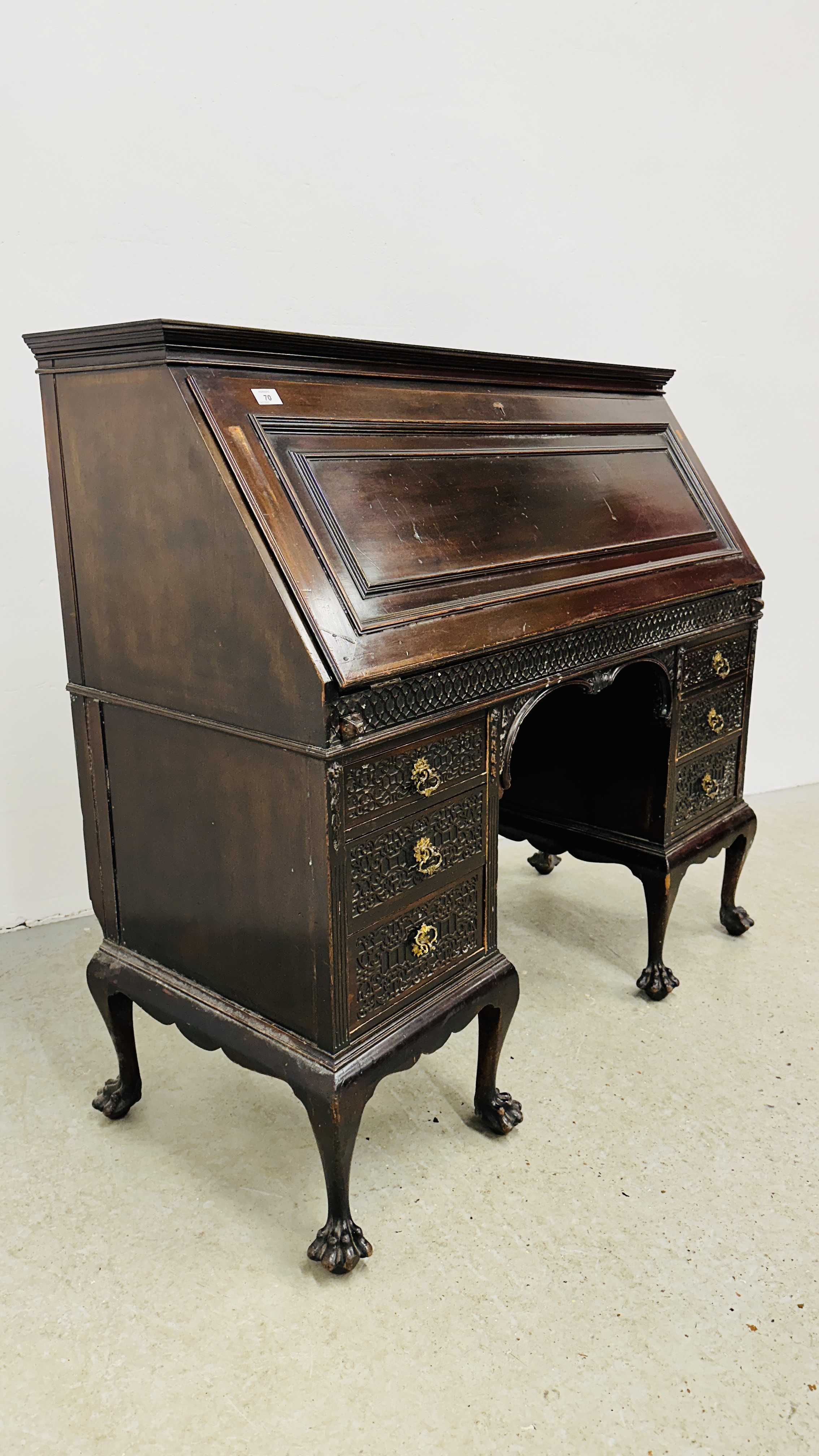 ORNATE TWIN PEDESTAL MAHOGANY FALLING FRONT BUREAU WITH WELL FITTED INTERIOR STANDING ON BALL AND - Image 4 of 21