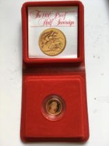 COINS: PROOF HALF SOVEREIGN, 1980 IN ROYAL MINT CASE.