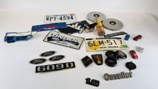BOX OF ASSORTED VINTAGE CAR ACCESSORIES AND TOYS TO INCLUDE MINI HORN, CAR BADGES TO INCLUDE SIERRA,