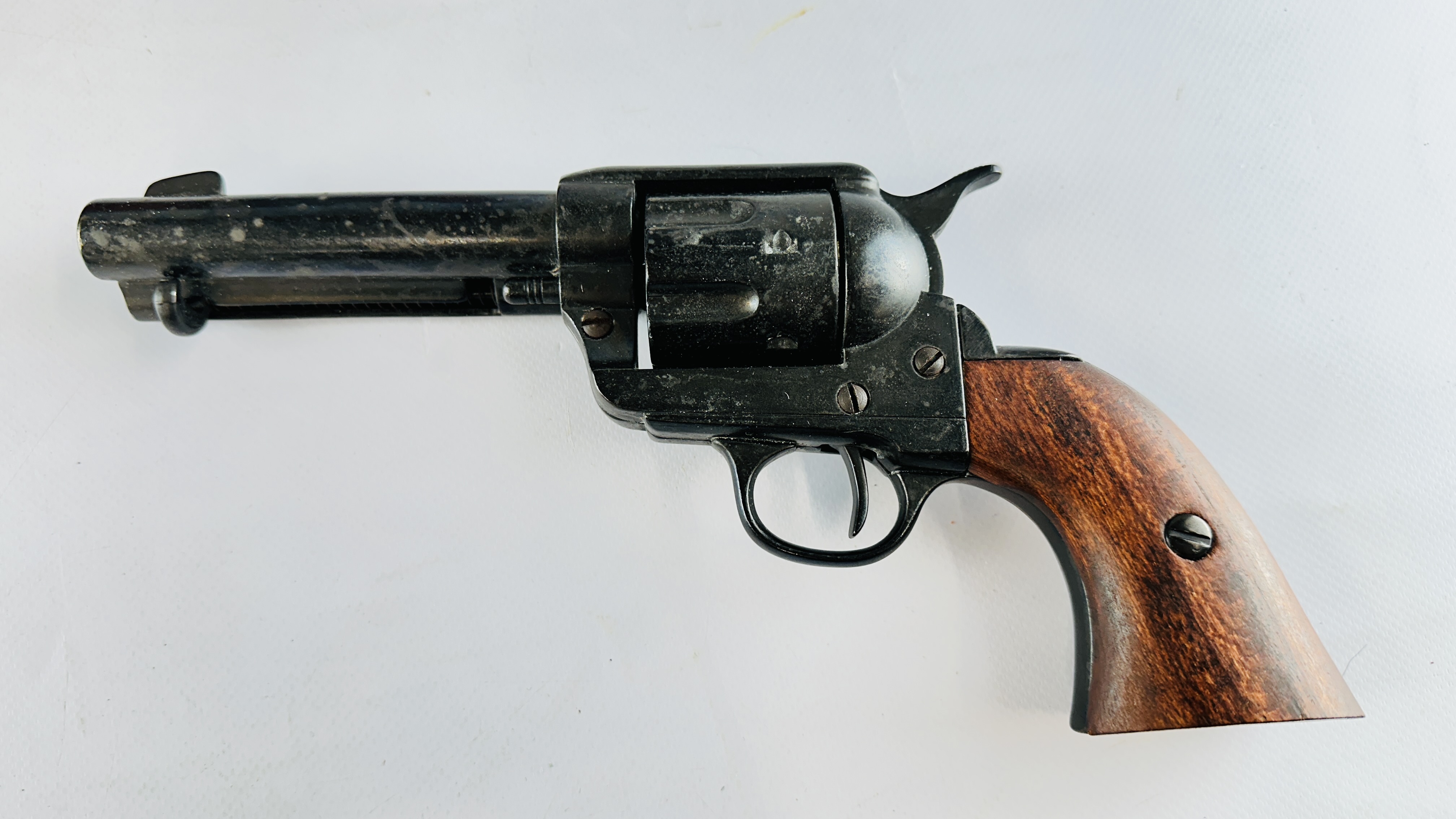 A REPLICA 6 SHOT REVOLVER IN DENIX BOX - SOLD AS SEEN - NO POSTAGE OR PACKING. - Image 5 of 5