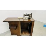 A VINTAGE VICKERS MODEL DELUX TREDDLE SEWING MACHINE IN FITTED MAHOGANY FINISH CUPBOARD WITH