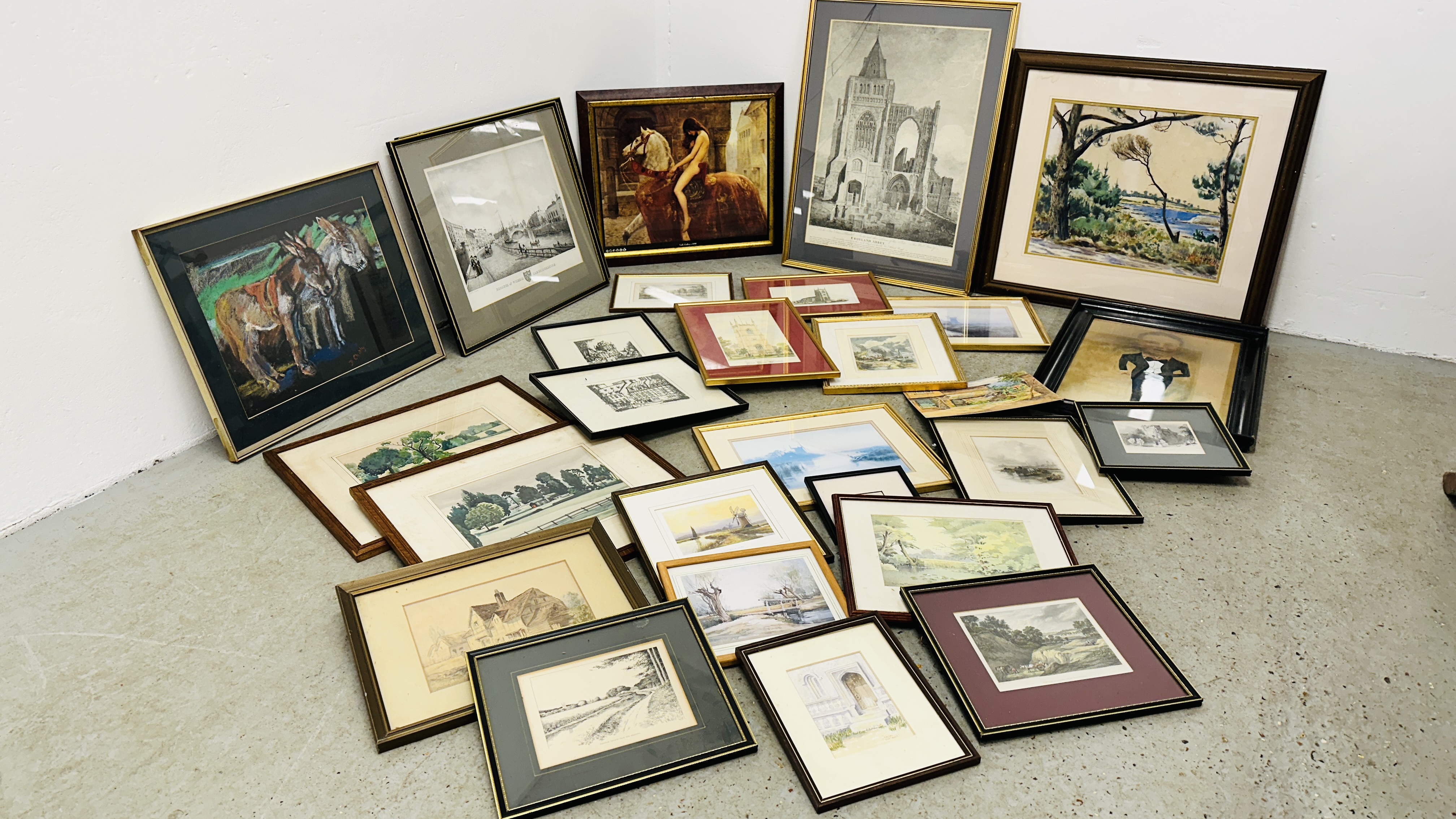 A COLLECTION OF APPROX 27 MIXED PICTURES, PRINTS AND ETCHINGS INCLUDING WATERCOLOURS,