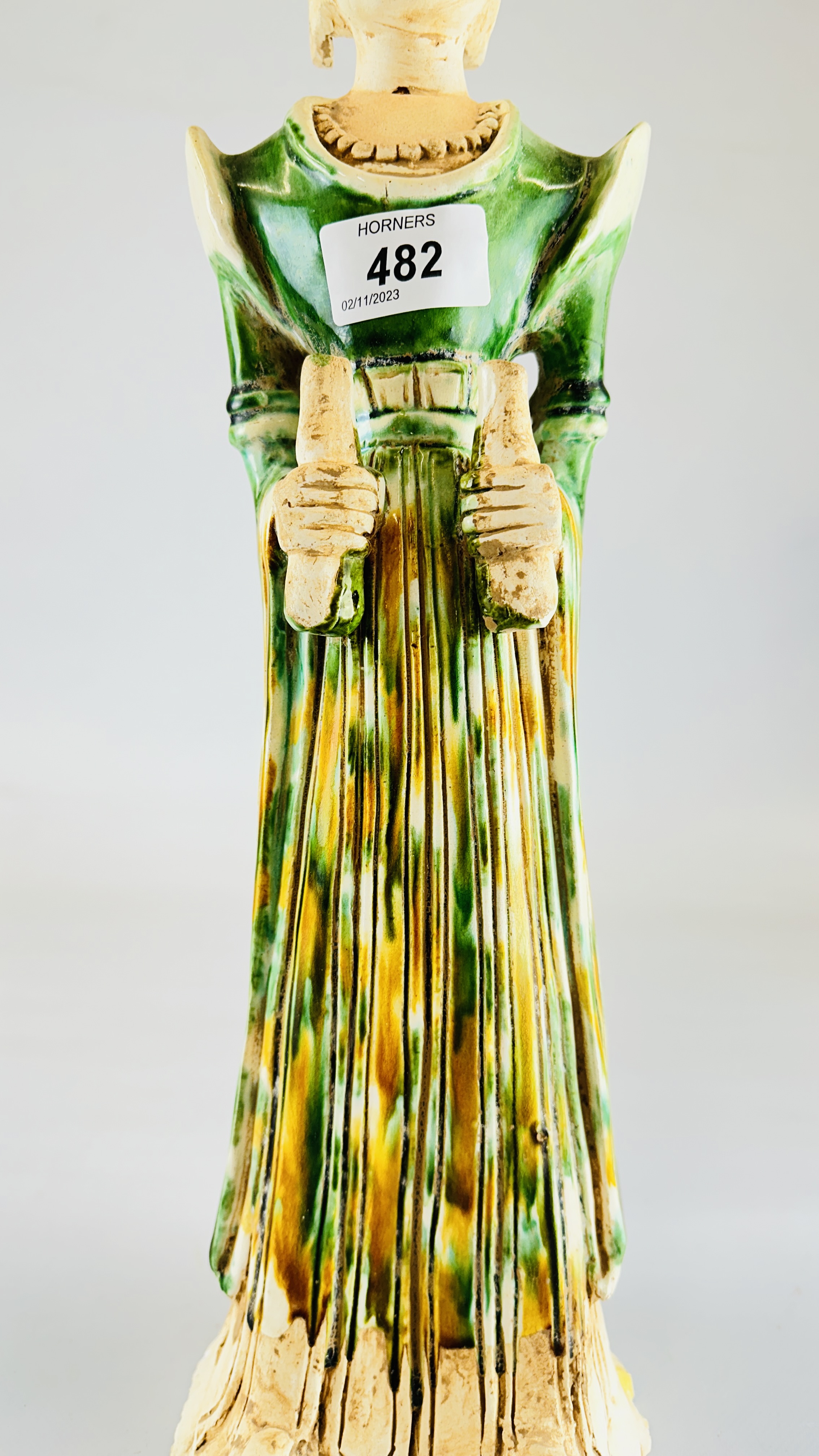 A CHINESE SANCRAI-GLAZED TERRACOTTA FIGURE OF A STANDING COURT LADY, POSSIBLY TANG DYNASTY - H 48CM. - Image 3 of 8