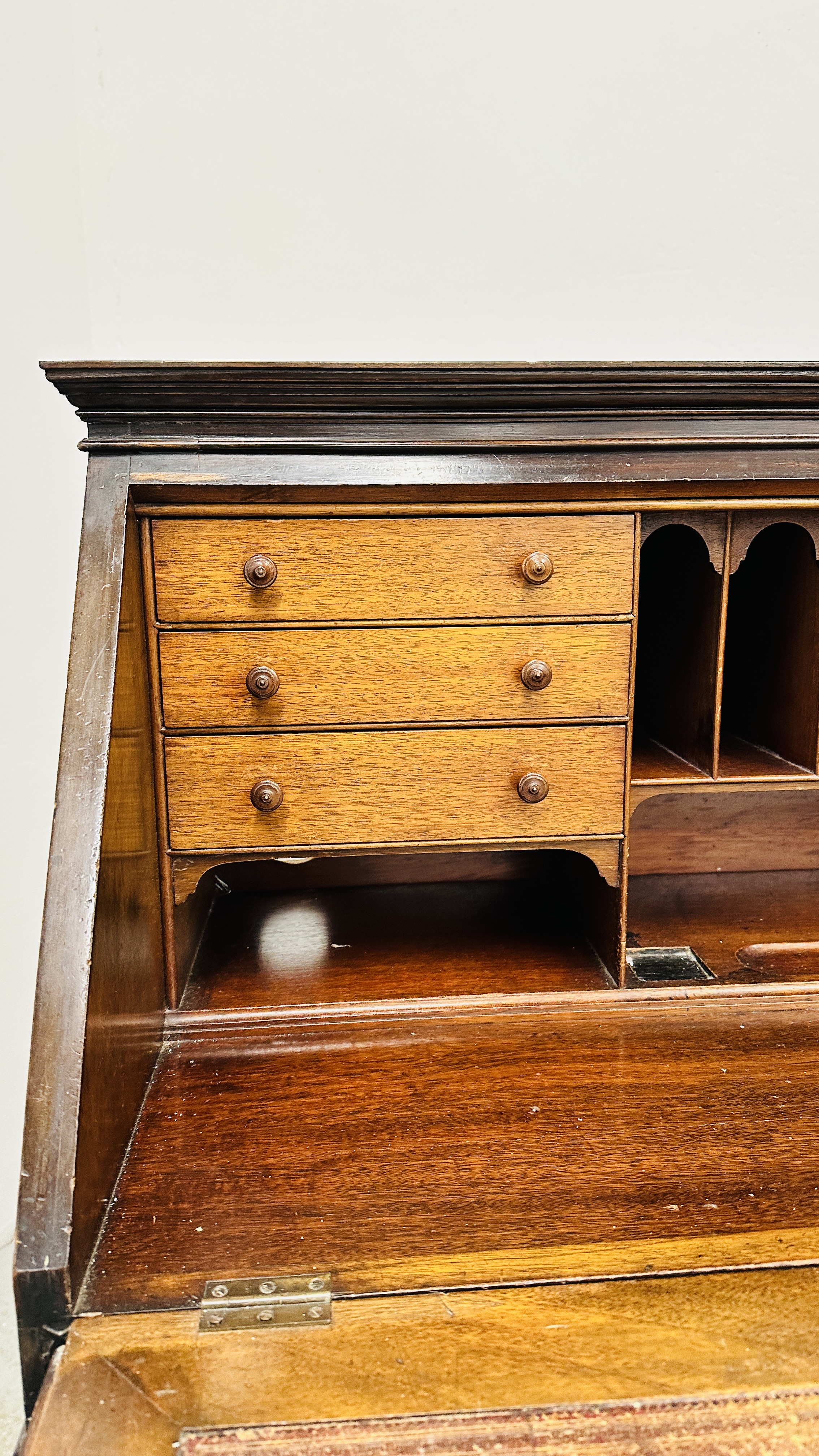 ORNATE TWIN PEDESTAL MAHOGANY FALLING FRONT BUREAU WITH WELL FITTED INTERIOR STANDING ON BALL AND - Image 15 of 21