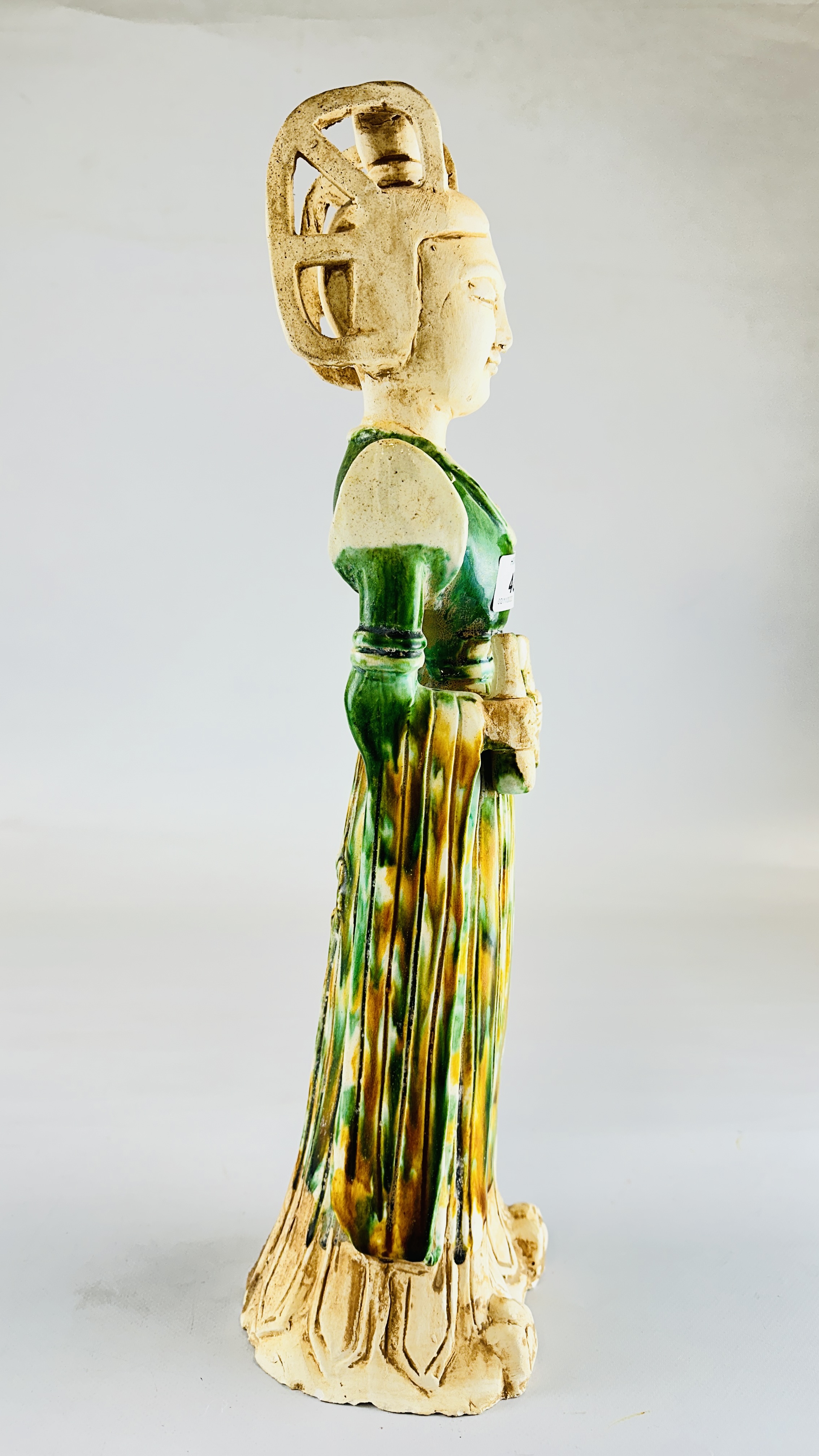 A CHINESE SANCRAI-GLAZED TERRACOTTA FIGURE OF A STANDING COURT LADY, POSSIBLY TANG DYNASTY - H 48CM. - Image 5 of 8