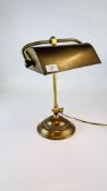 A VINTAGE ADJUSTABLE BRASS BANKERS LAMP ON CIRCULAR BASE - SOLD AS SEEN.