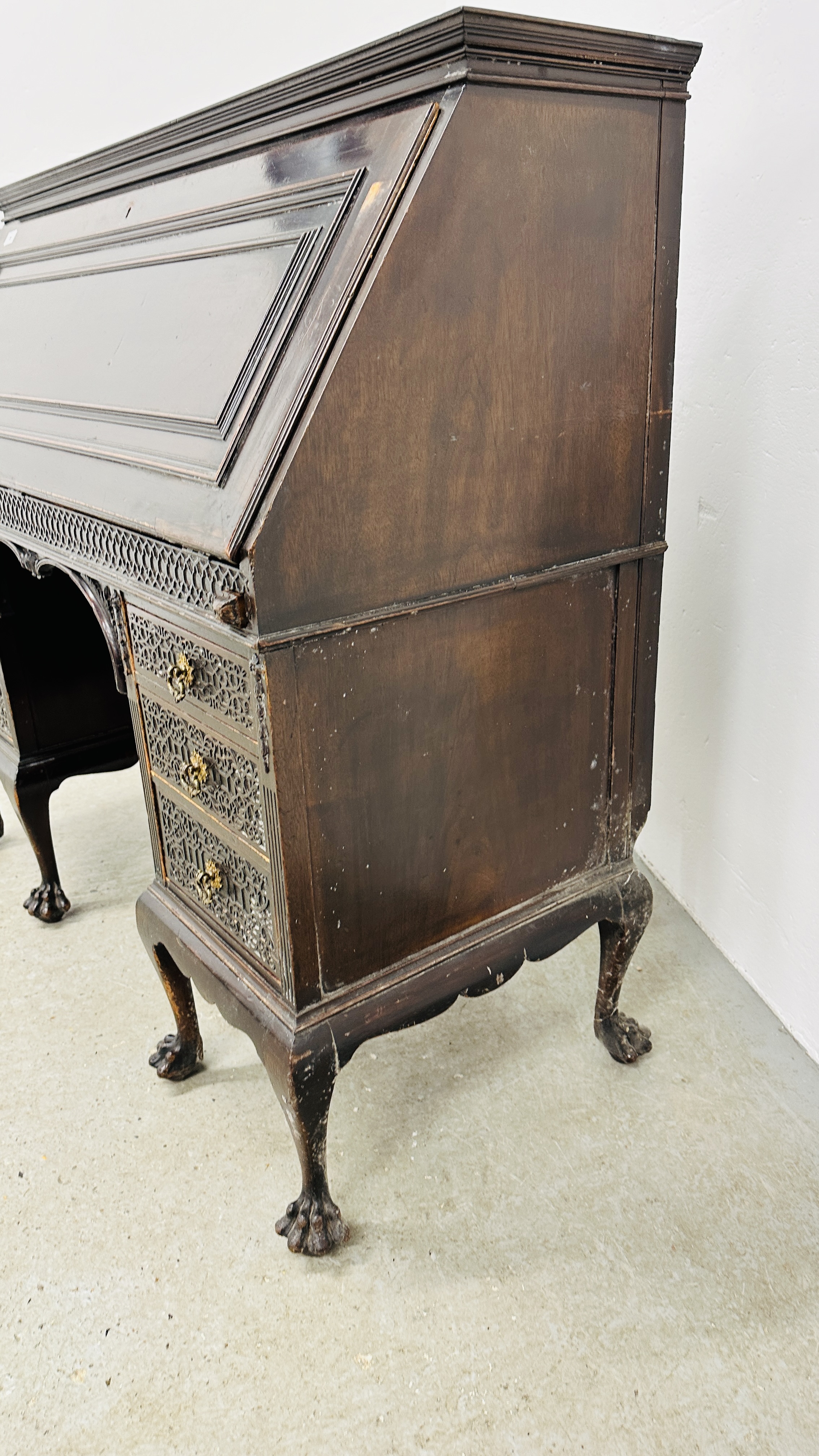 ORNATE TWIN PEDESTAL MAHOGANY FALLING FRONT BUREAU WITH WELL FITTED INTERIOR STANDING ON BALL AND - Image 11 of 21