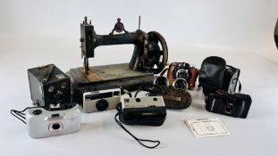 A VINTAGE SEWING MACHINE ALONG WITH A BOX OF ASSORTED CAMERAS TO INCLUDE BEACON,