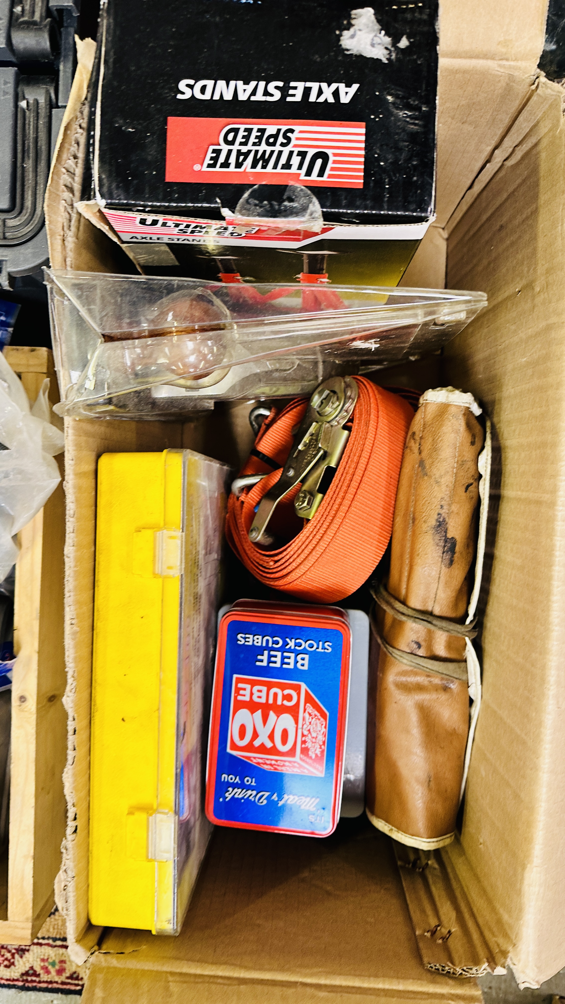 BOX CONTAINING A LARGE QUANTITY MIXED FIXINGS AND FASTENERS, CARRIAGE BOLTS, WASHERS ETC. - Image 2 of 11