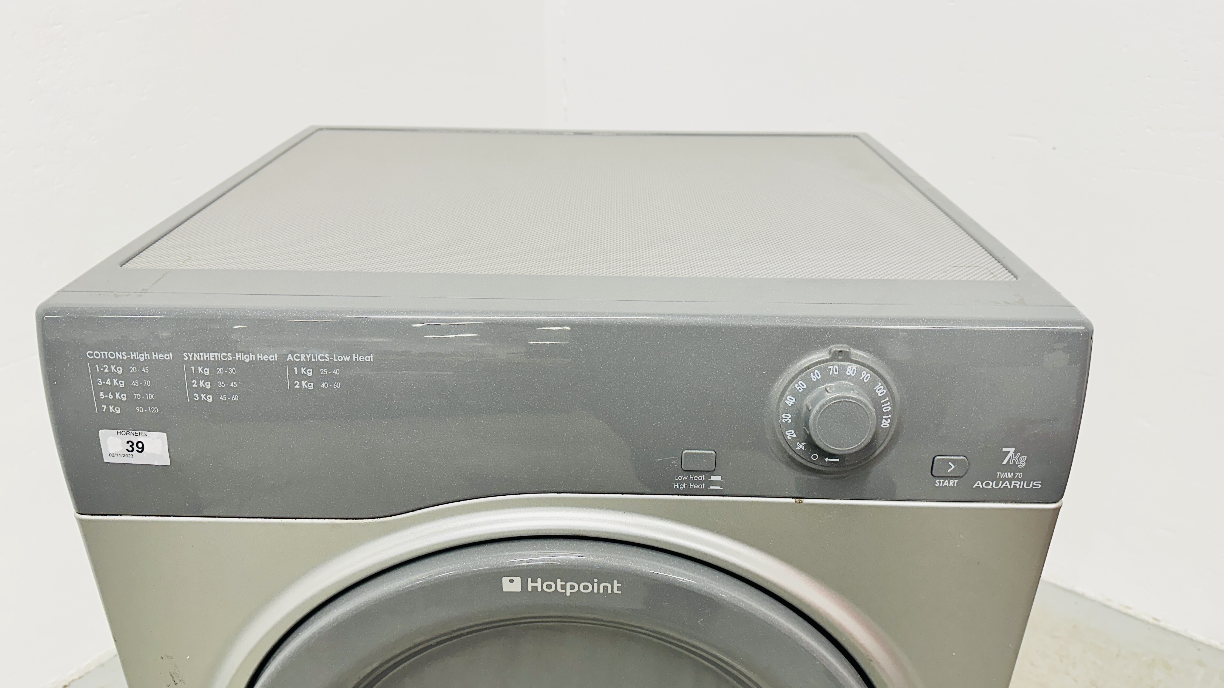 HOTPOINT AQUARIUS 7KG TUMBLE DRYER, SILVER FINISH - SOLD AS SEEN. - Image 2 of 6