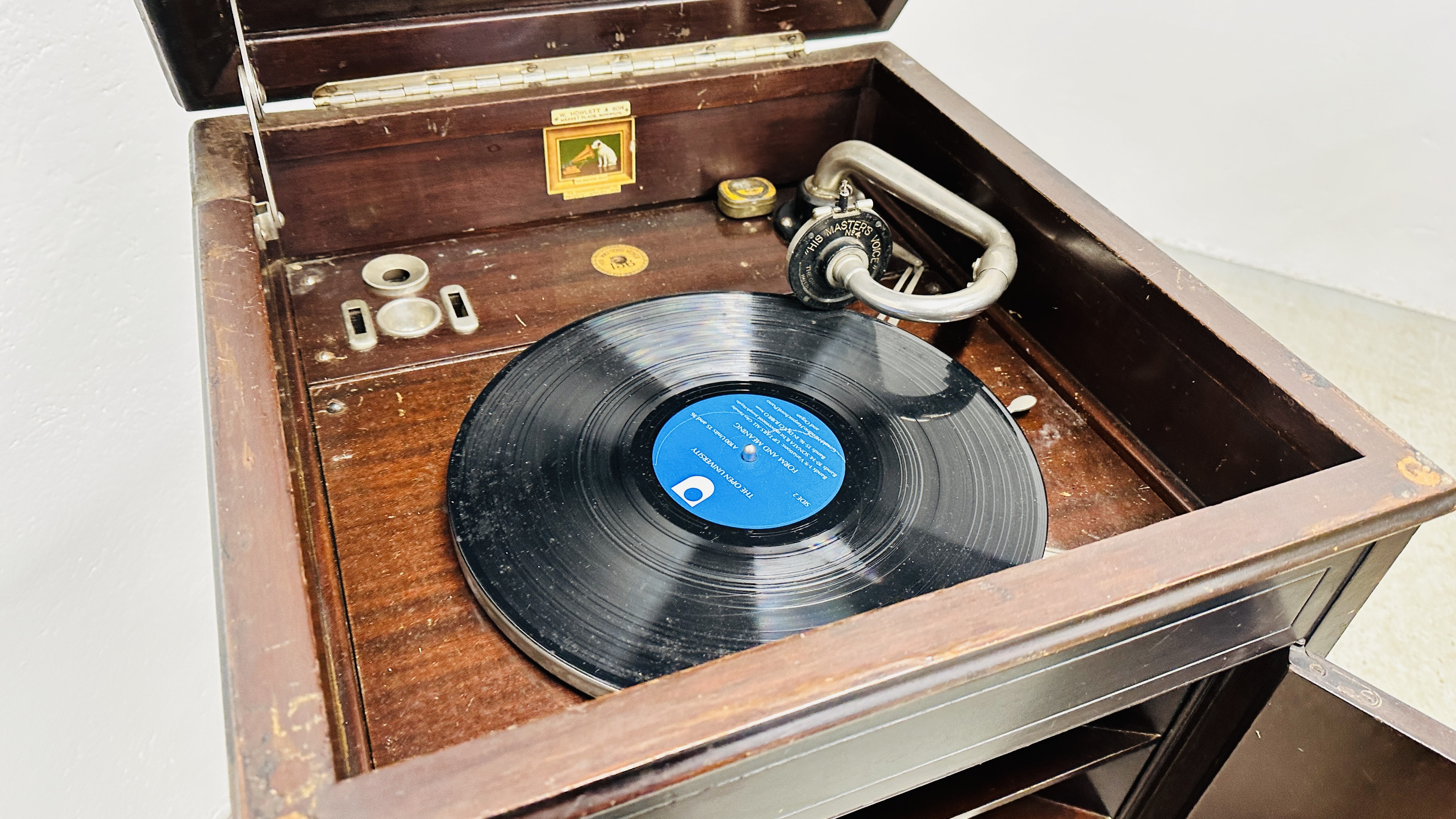 A VINTAGE "HIS MASTERS VOICE" GRAMOPHONE IN A FITTED MAHOGANY FINISH MUSIC CABINET BY W. - Image 2 of 11