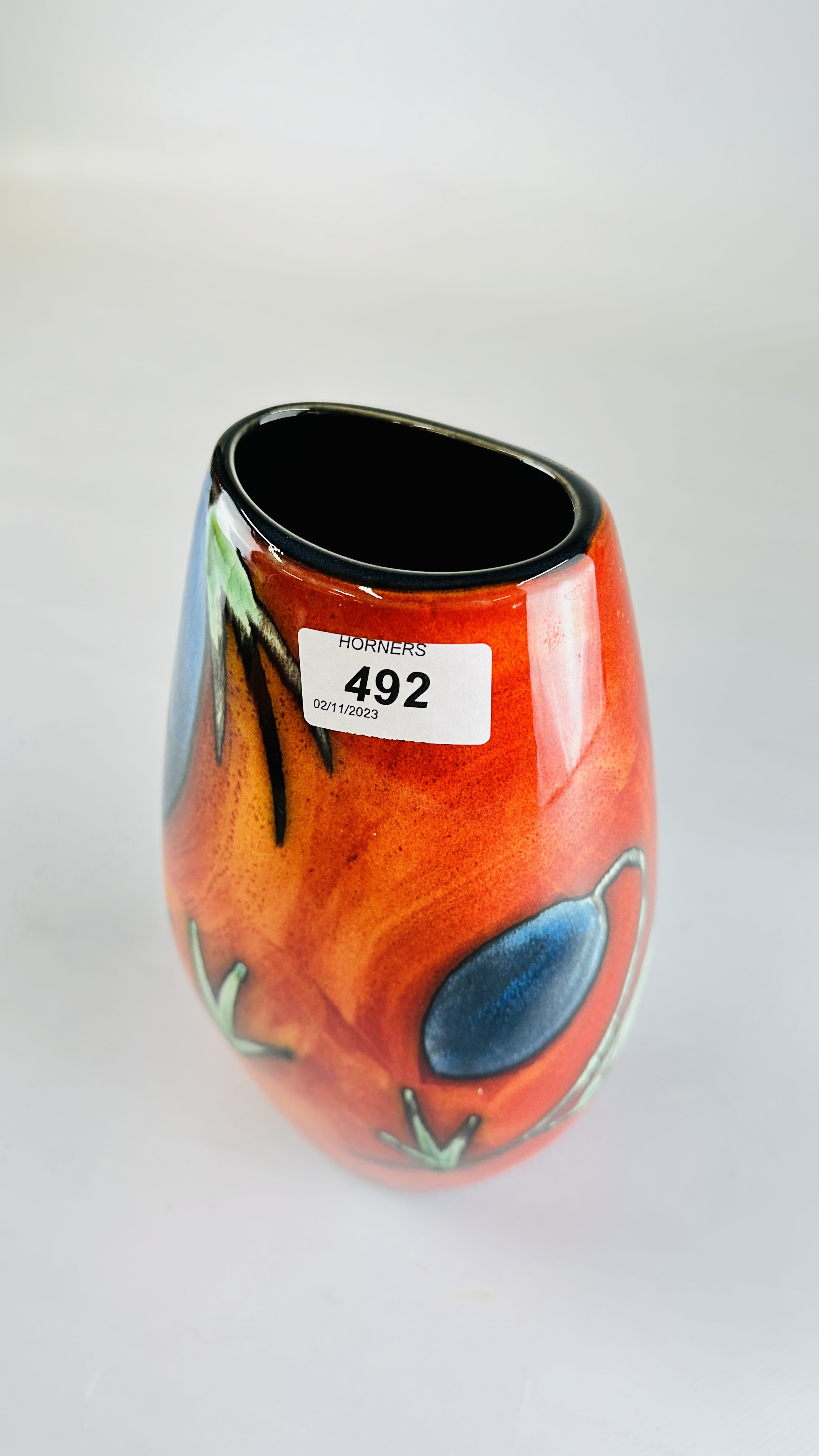 A POOLE POTTERY "LIVING GLAZE" DELFINA VASE - H 25CM. - Image 5 of 6