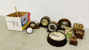 2 X BOXES OF ASSORTED VINTAGE CLOCKS AND CLOCK PARTS TO INCLUDE OAK CASED MANTEL CLOCKS,