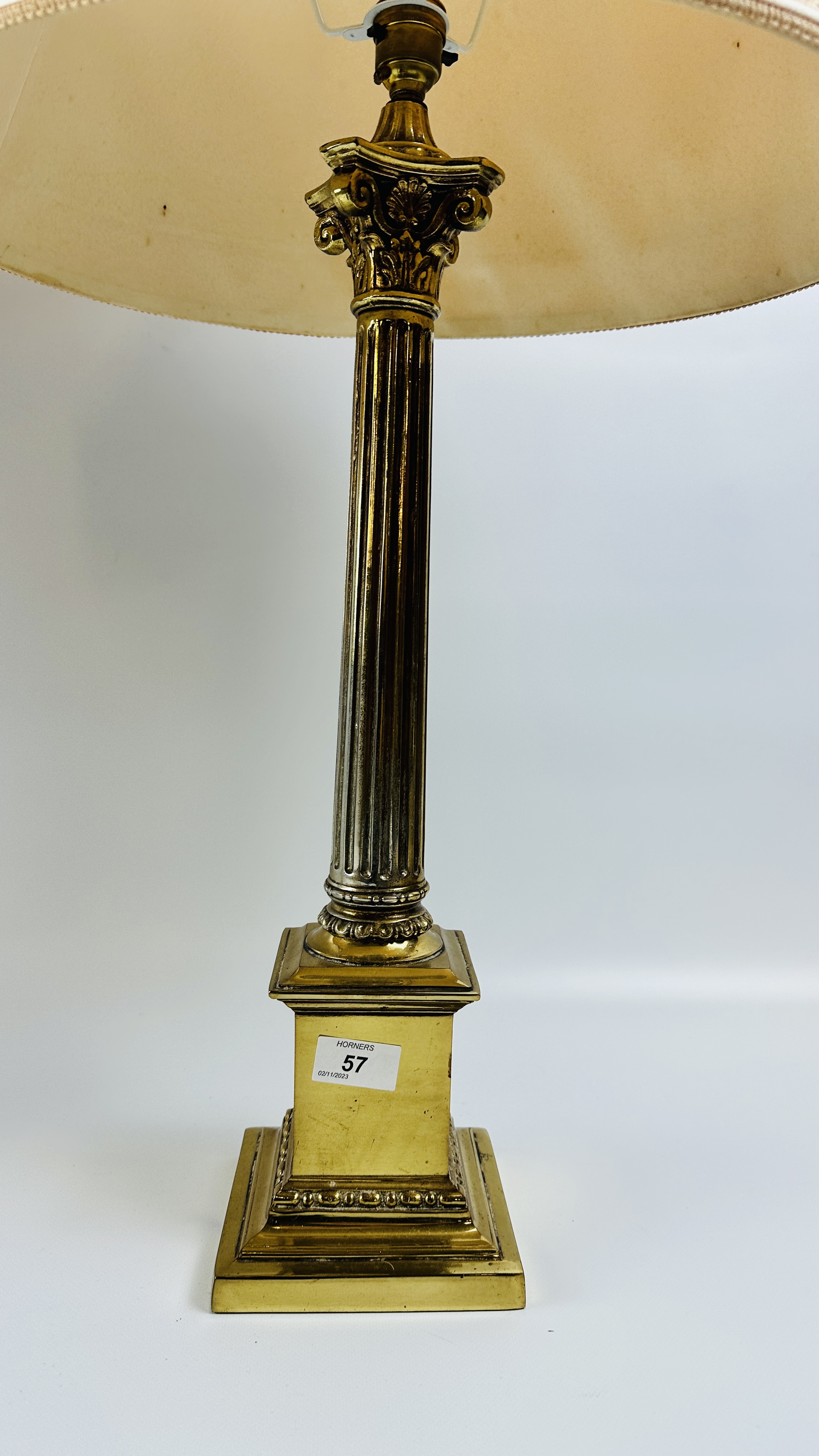 A PAIR OF HEAVY GILT FINISHED COLUMNED TABLE LAMPS - WIRES REMOVED. - Image 3 of 8