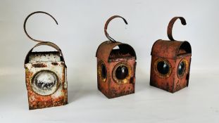 A GROUP OF 3 VINTAGE ROADWAY LAMPS TO INCLUDE CHALWYR & 2 CLC BAT EXAMPLES.