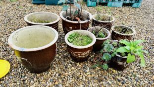 COLLECTION OF 8 VARIOUS GLAZED GARDEN PLANTERS TO INCLUDE SIMILAR OF GRADUATED DESIGN.