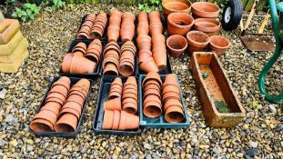 APPROX 100 SMALL TERRACOTTA GARDEN PLANT POTS ALONG WITH TERRACOTTA TROUGH PLANTER