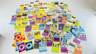 A COLLECTION OF VINTAGE POKEMON CARDS TO INCLUDE 32 HOLLOWS.
