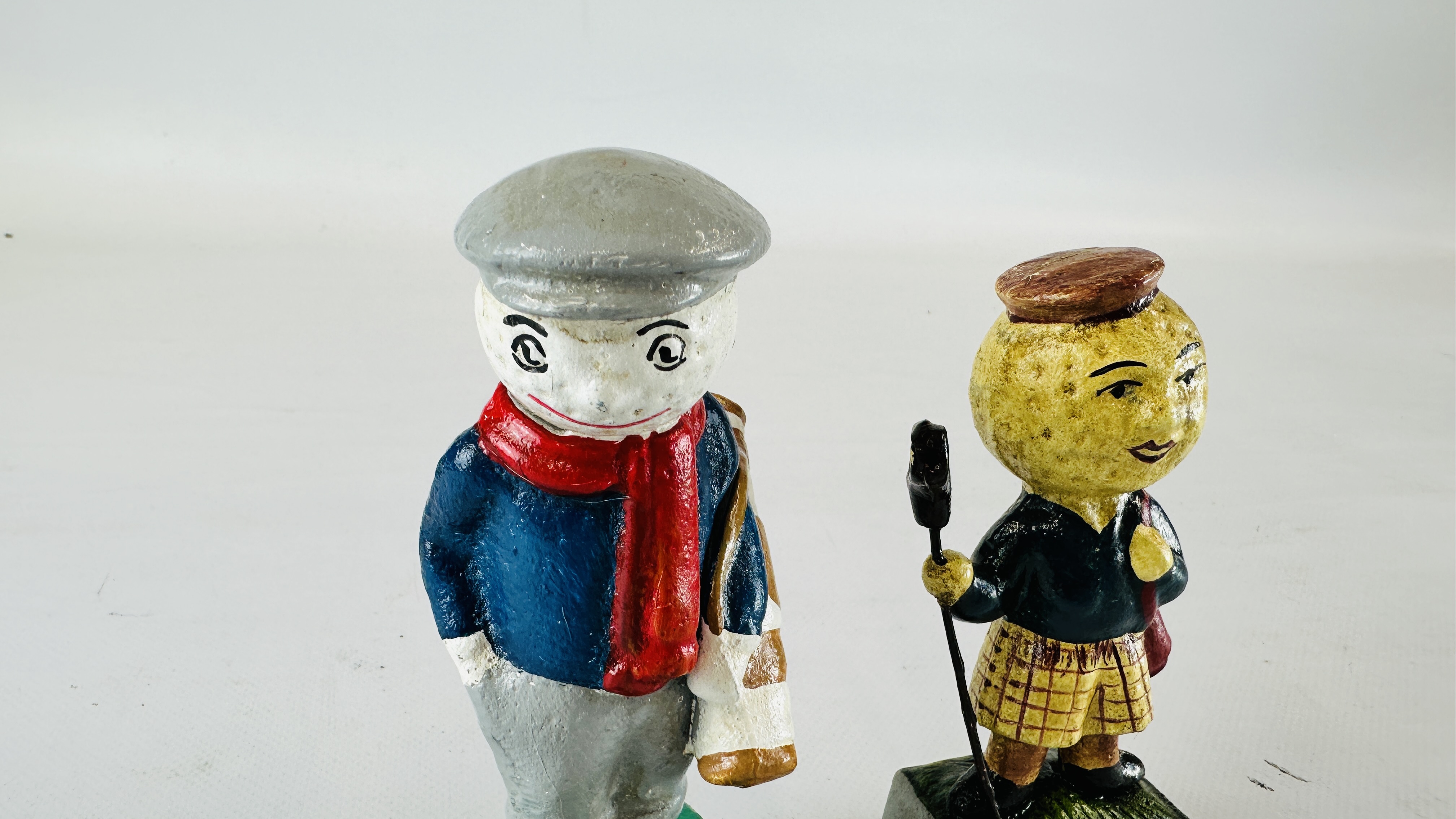 (R) 2 SMALL GOLFER FIGURES - Image 3 of 4