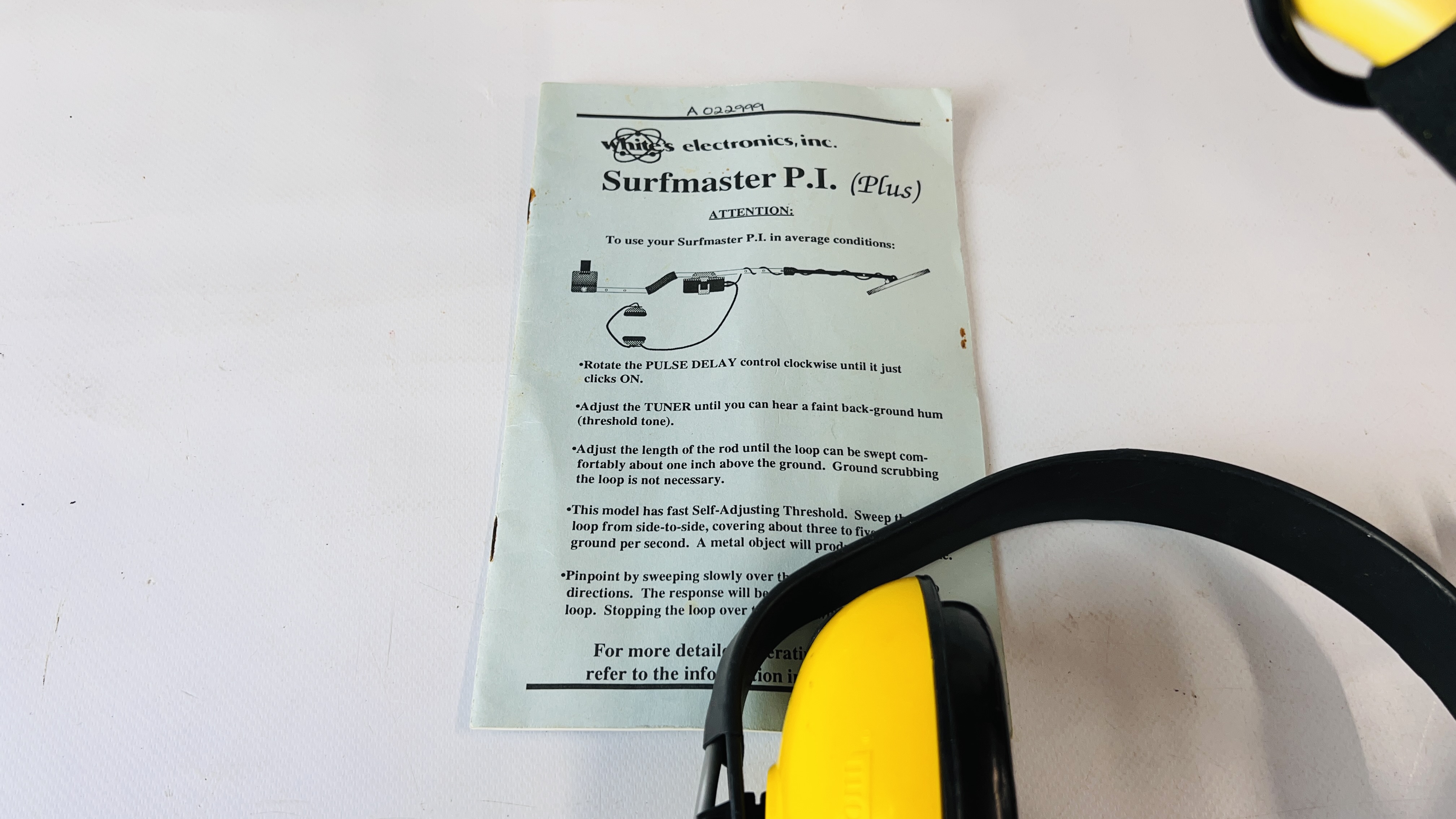 A WHITES SURFMASTER P1 PLUS METAL DETECTOR WITH PULSE DIVER 950 COIL AND BILSOM HEADPHONES AND - Image 5 of 6