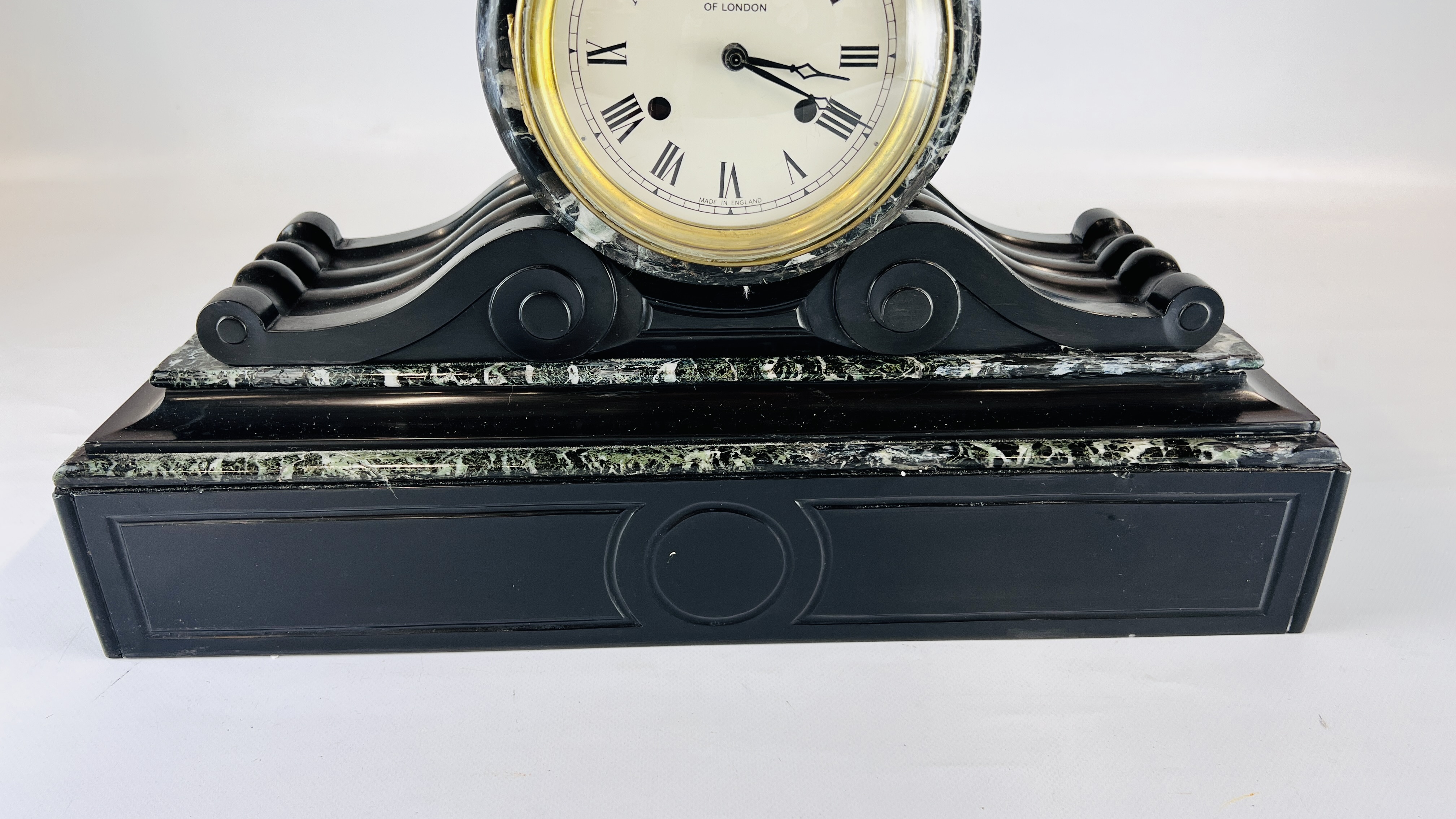 A VINTAGE STYLE SLATE AND MARBLE MANTEL CLOCK MARKED "COMITTI" - W 50 X D 14.5 X H 31.5CM. - Image 3 of 6