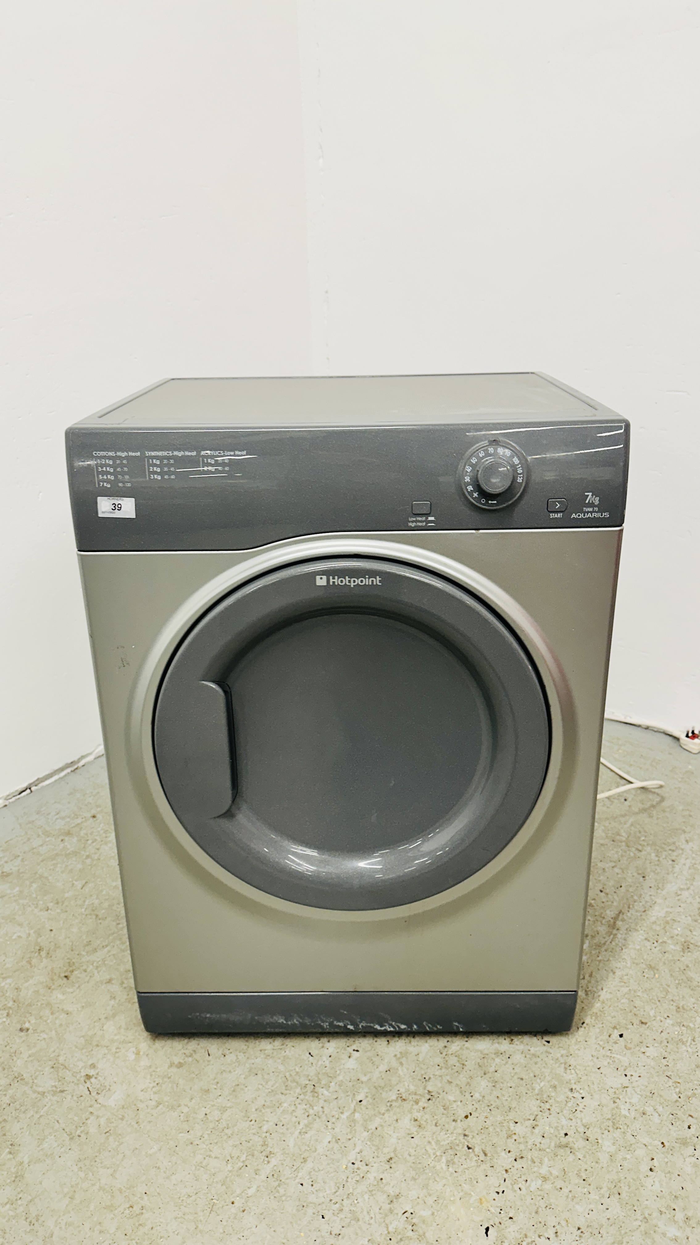 HOTPOINT AQUARIUS 7KG TUMBLE DRYER, SILVER FINISH - SOLD AS SEEN. - Image 4 of 6