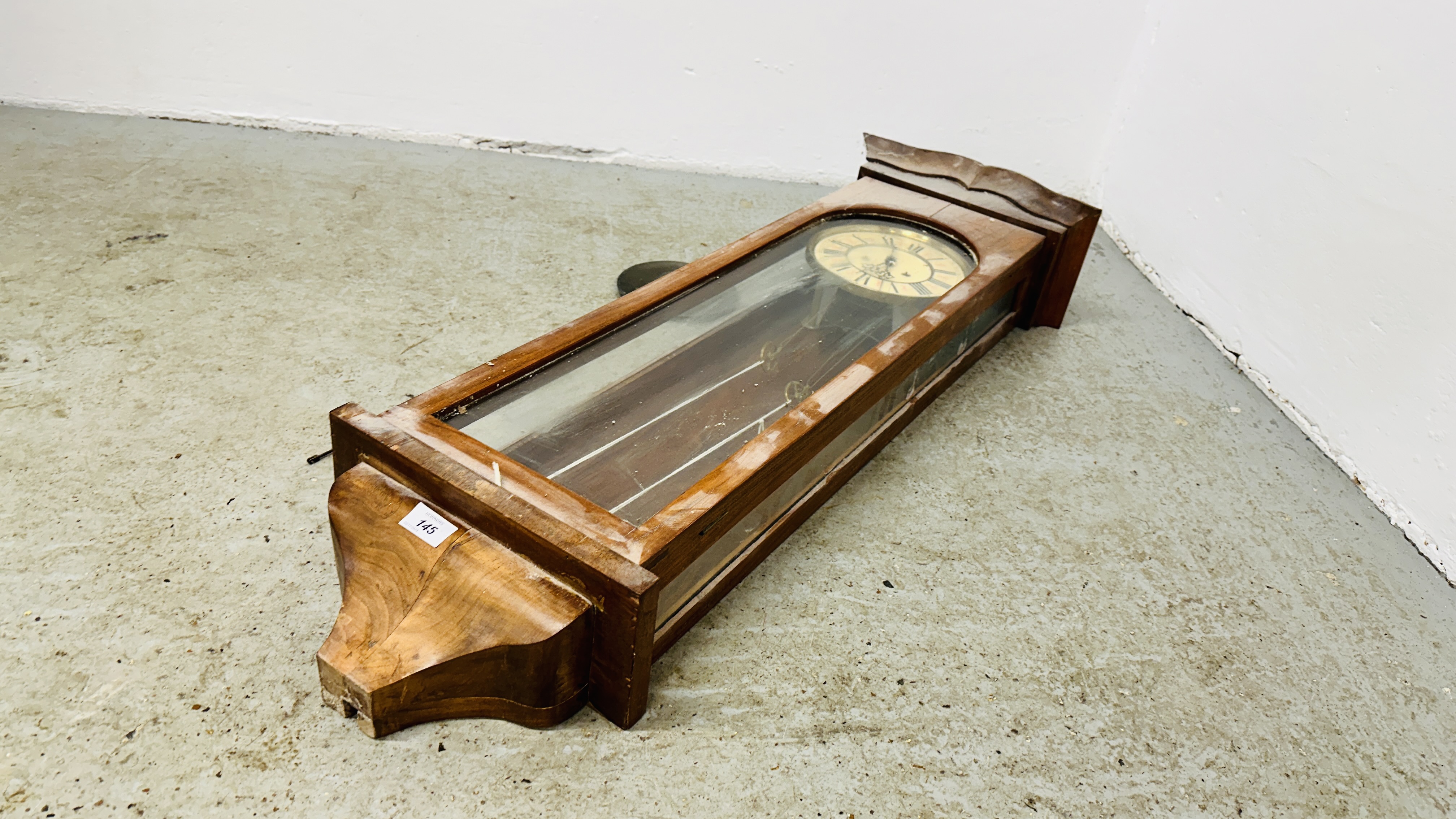 AN ANTIQUE MAHOGANY CASED VIENNA WALL CLOCK AND PENDULUM. H 106CM. - Image 4 of 5