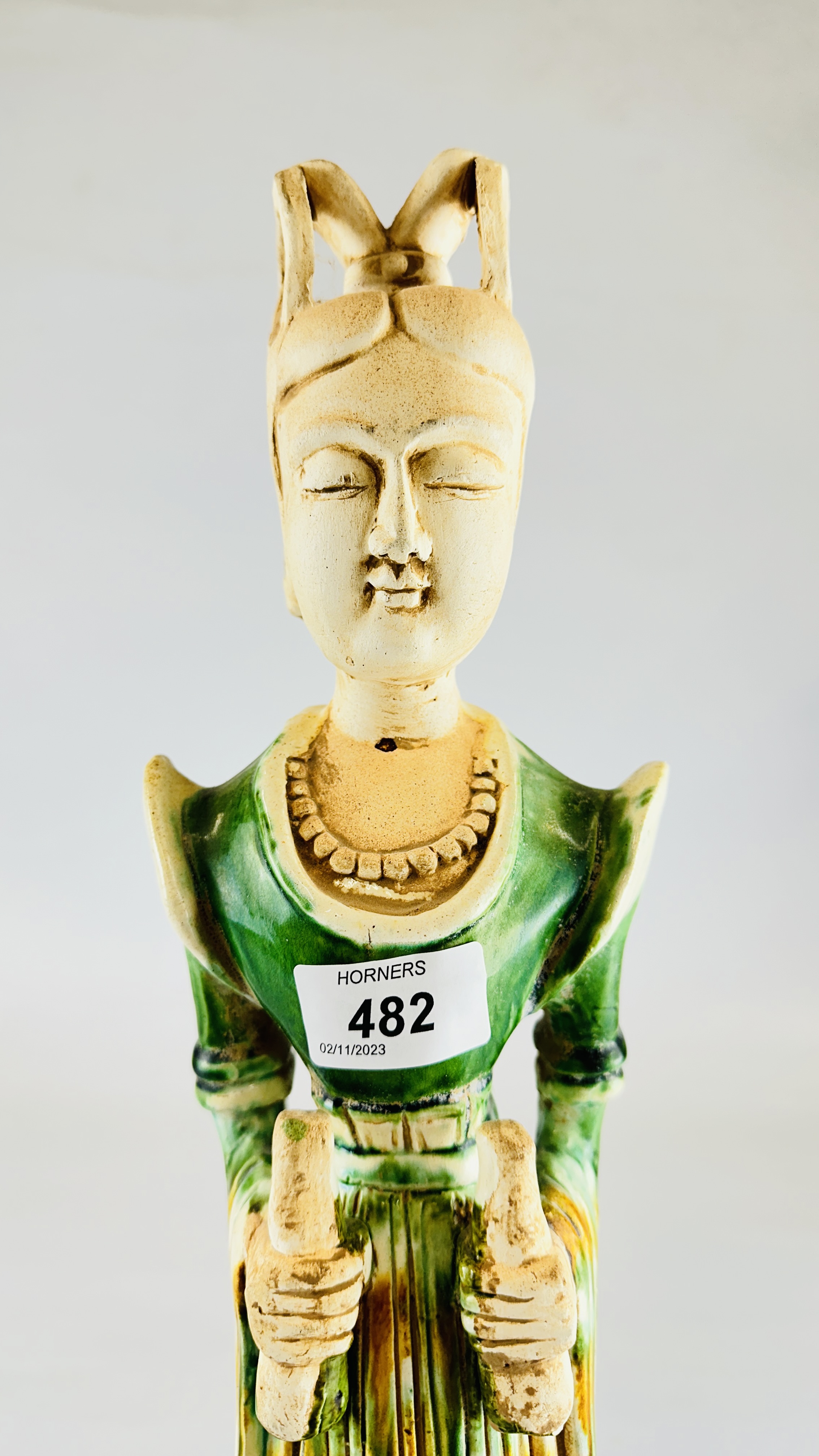A CHINESE SANCRAI-GLAZED TERRACOTTA FIGURE OF A STANDING COURT LADY, POSSIBLY TANG DYNASTY - H 48CM. - Image 2 of 8