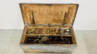 A VINTAGE WOODEN TOOL CHEST CONTAINING VINTAGE PLANES, RASPS, MARKING GAUGES, BRASS BLOW LAMP ETC,