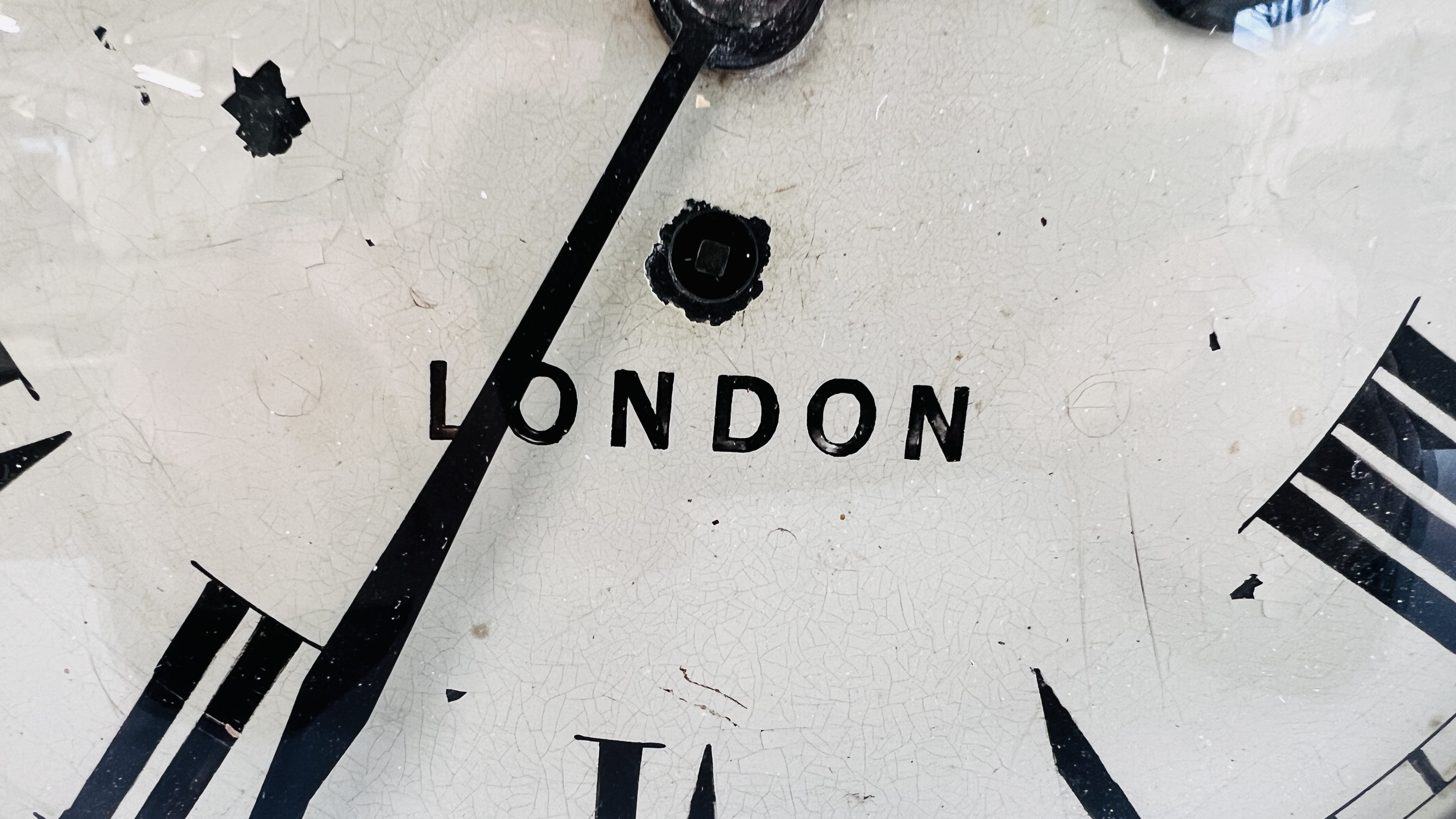 A VICTORIAN CIRCULAR MAHOGANY CASED CLOCK, BRASS BEZEL & ENAMELED DIAL J. POOLE & CO. - Image 3 of 6