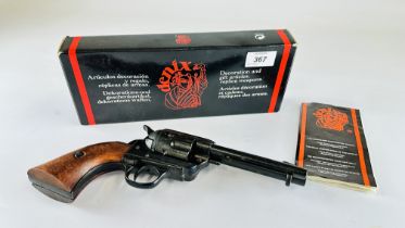 A REPLICA 6 SHOT REVOLVER IN DENIX BOX - SOLD AS SEEN - NO POSTAGE OR PACKING.