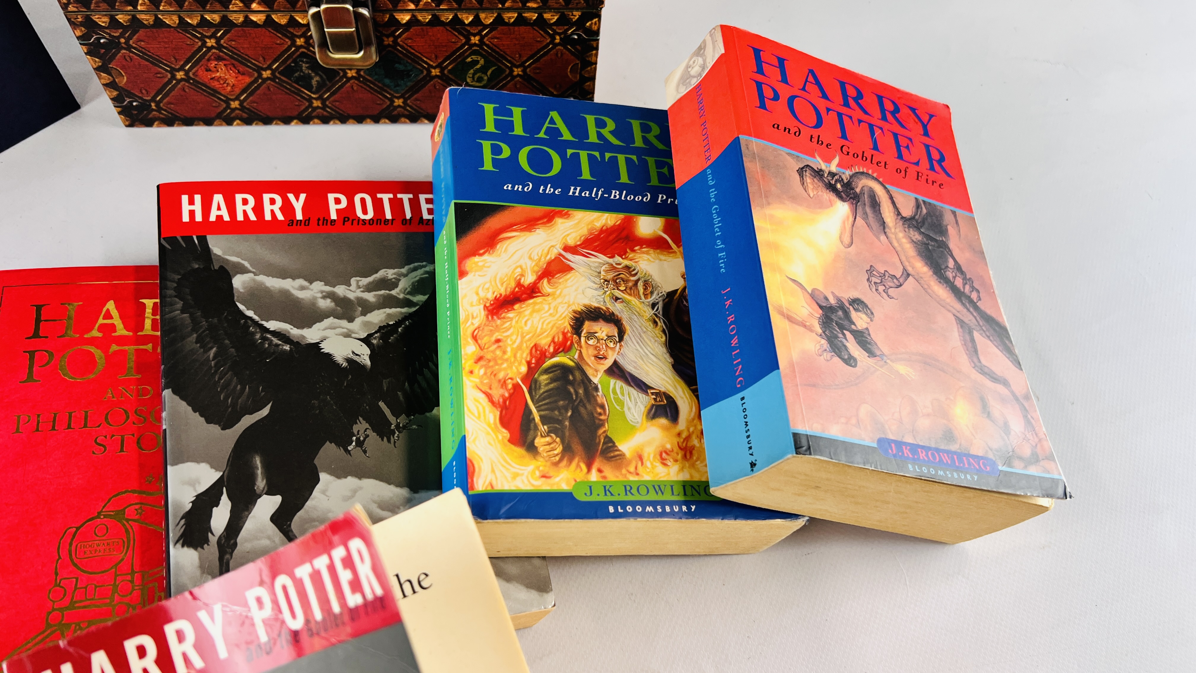 COLLECTION OF HARRY POTTER BOOKS TO INCLUDE FIRST EDITIONS, PAPERBACKS, HARRY POTTER CREATURES ETC. - Image 4 of 6