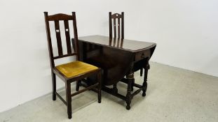 A PAIR OF OAK ARTS AND CRAFTS HALL CHAIRS (1 A/F) ALONG WITH A PERIOD OAK DROP LEAF TABLE ON TURNED
