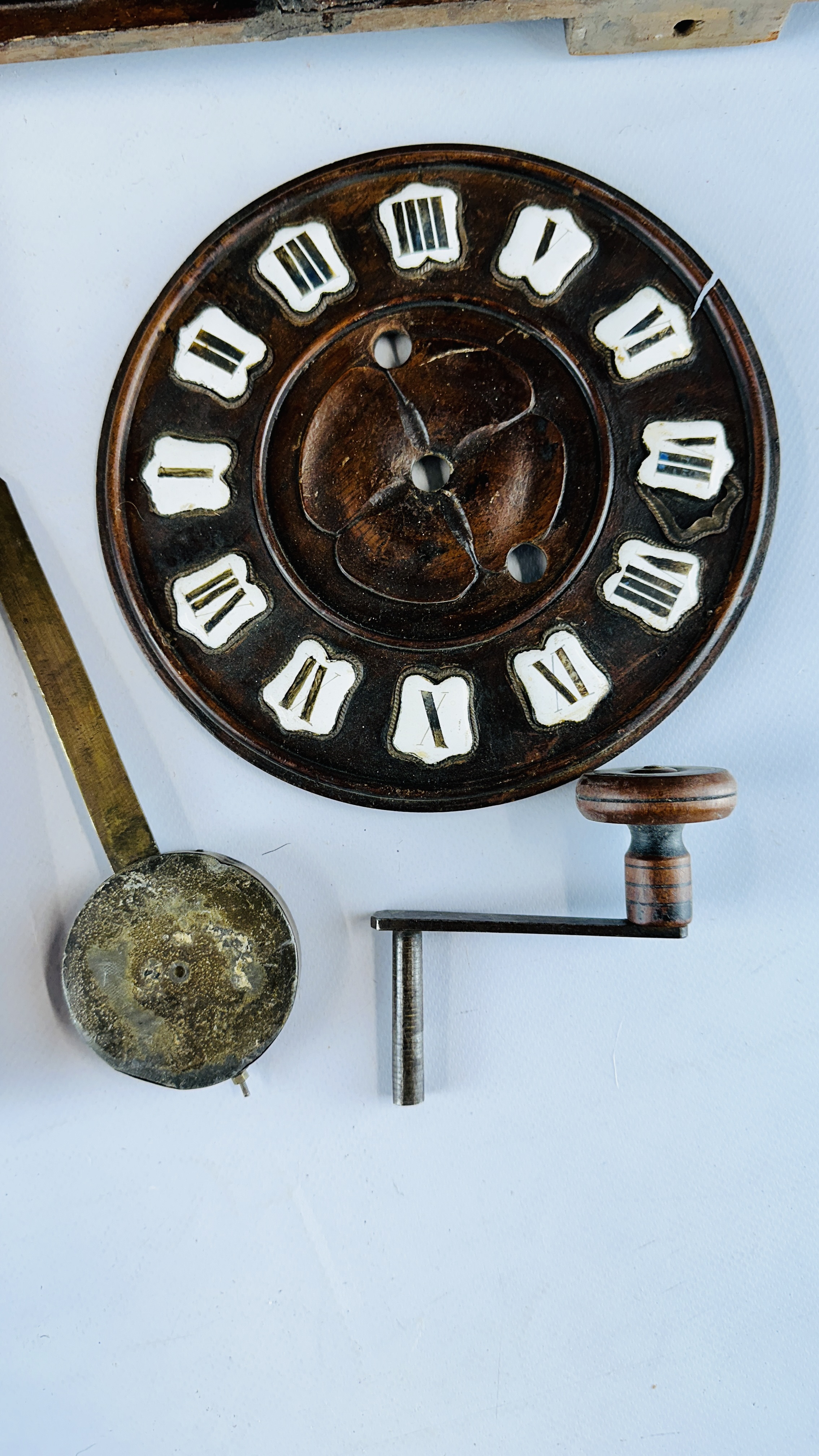 AN ARTS AND CRAFTS MAHOGANY CASED WALL CLOCK BEARING ORIGINAL MAKERS LABEL "MORATH BROS" LIVERPOOL - Image 3 of 10