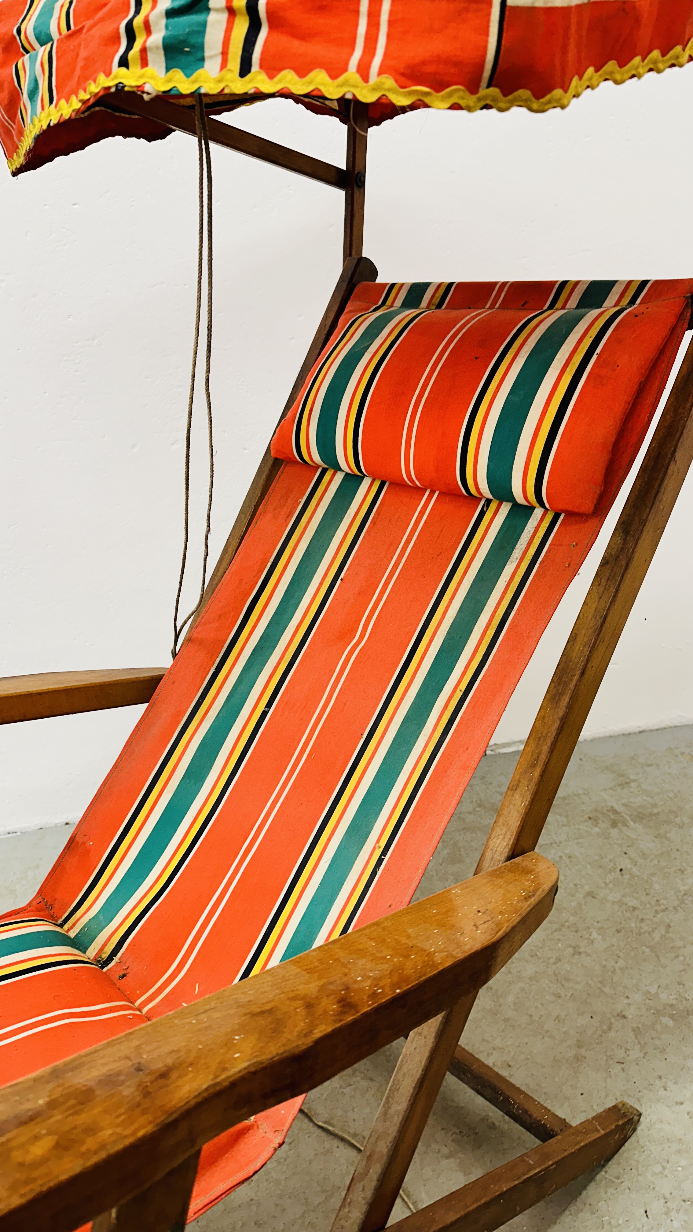 A PAIR OF GEEBRO "THE OCEAN CHAIR" DECK CHAIRS WITH SUN SHADES. - Image 5 of 13