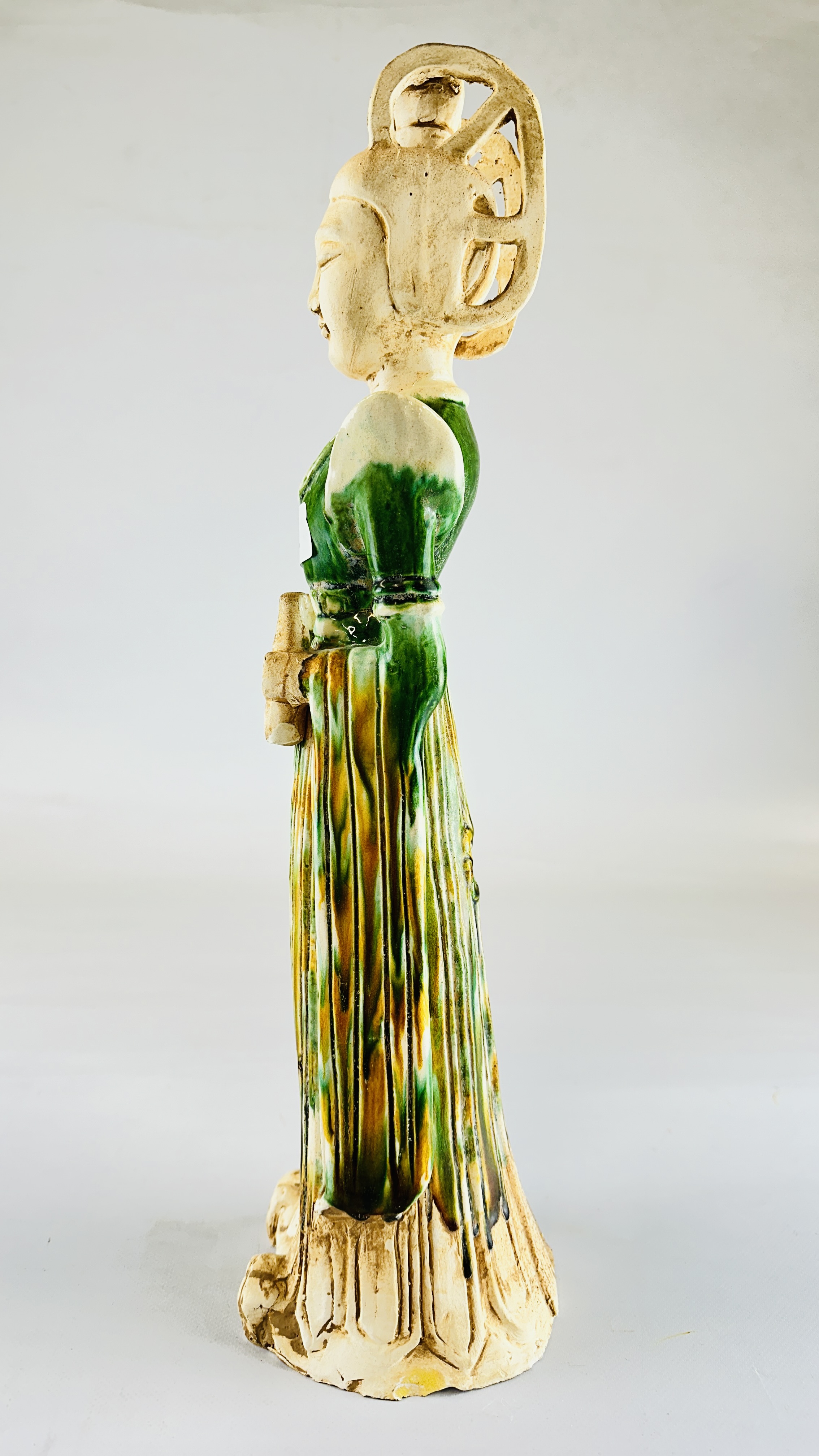 A CHINESE SANCRAI-GLAZED TERRACOTTA FIGURE OF A STANDING COURT LADY, POSSIBLY TANG DYNASTY - H 48CM. - Image 7 of 8