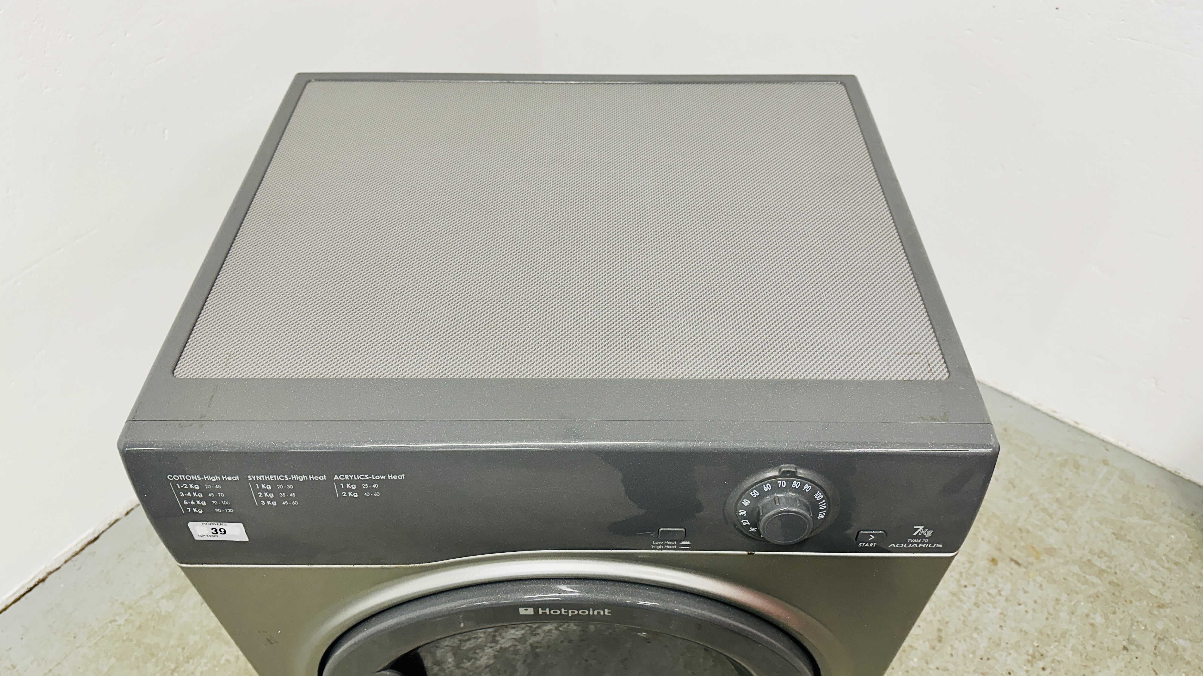 HOTPOINT AQUARIUS 7KG TUMBLE DRYER, SILVER FINISH - SOLD AS SEEN. - Image 3 of 6