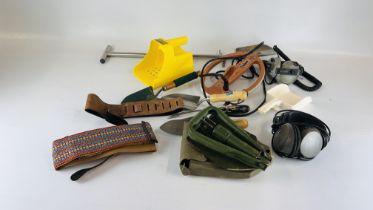 A COLLECTION OF METAL DETECTOR ACCESSORIES TO INCLUDE HEADPHONES, GARRETT SIEVE, FOLDING SPADE,