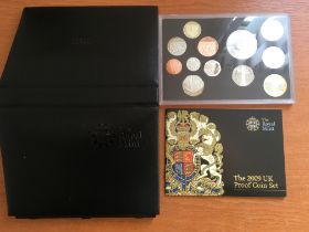 COINS: 2009 ROYAL MINT DELUXE PROOF SET IN BLACK LEATHER CASE, INCLUDES THE KEW GARDENS 50p.