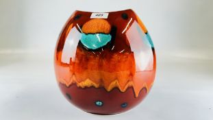 A POOLE POTTERY "LIVING GLAZE" VOLCANO VASE - H 26CM.