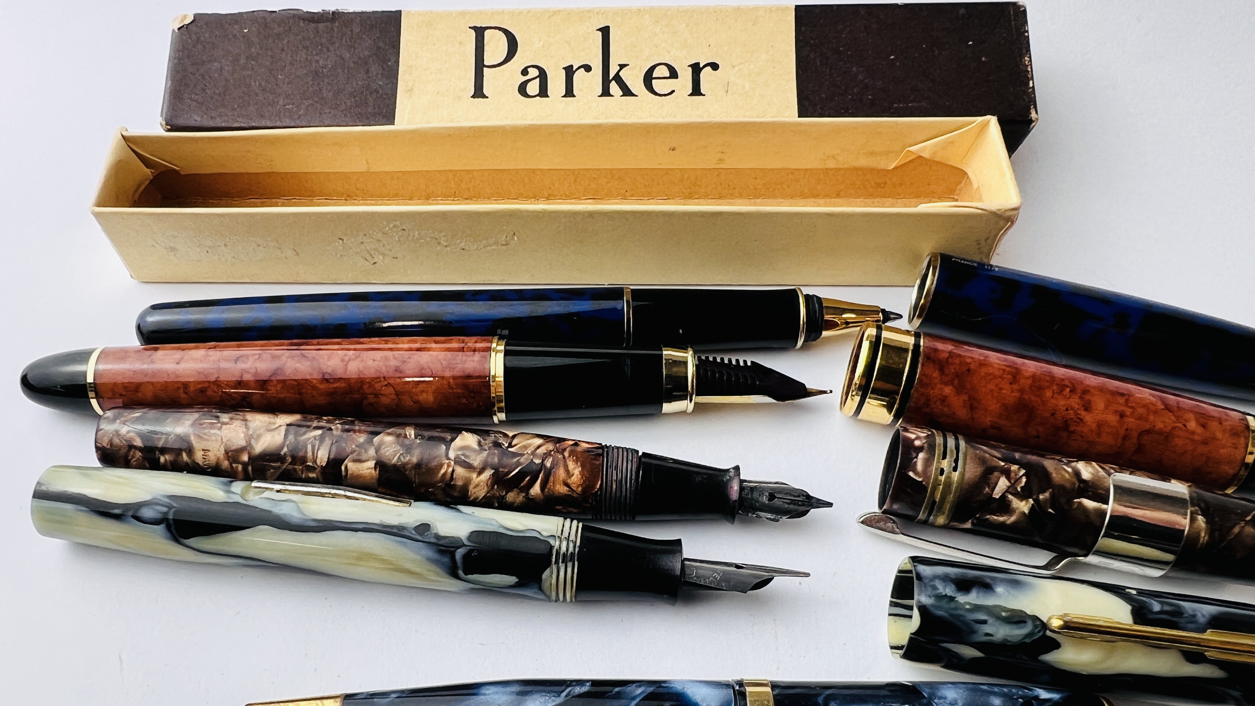 FOUNTAIN PENS AND PROPELLING PENCILS INCLUDING SAMPSON MORDAN AND CONWAY STEWART. - Image 10 of 10