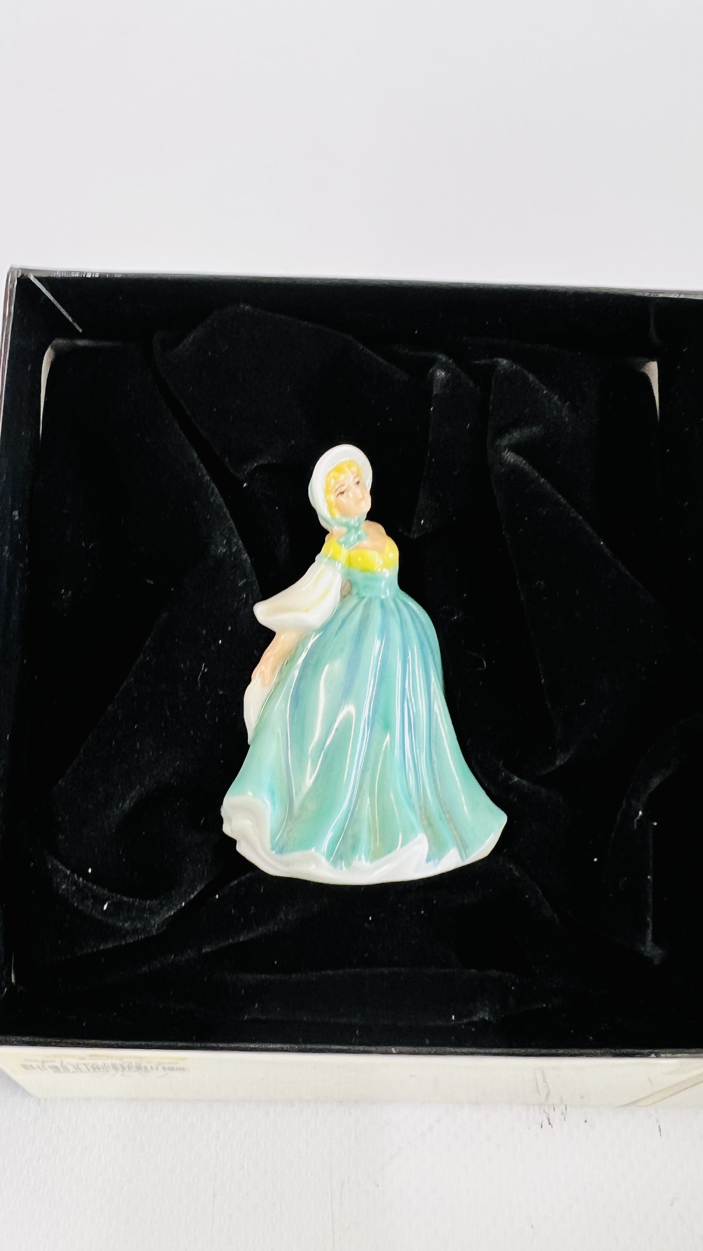 4 BOXED ROYAL DOULTON MINIATURE LADIES, 2 X OLD TURPIN WARE BOXED STANDS AND AYNSLEY DISH BOXED. - Image 5 of 8