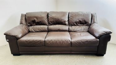 A MODERN GOOD QUALITY BROWN LEATHER THREE SEATER SOFA.