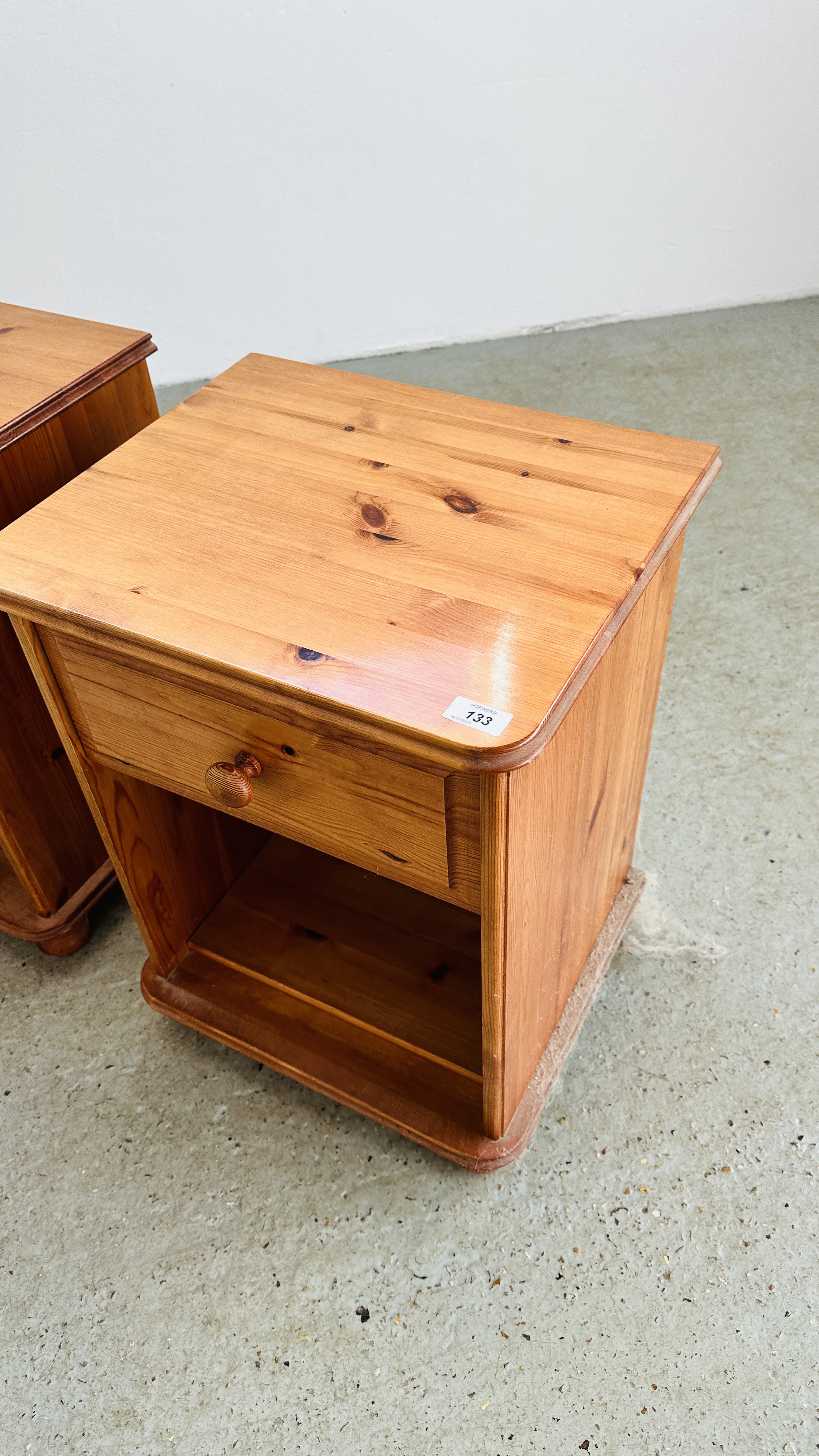 A PAIR OF GOOD QUALITY HONEY PINE SINGLE DRAWER BEDSIDE CABINETS. - Image 8 of 9