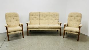 A GOOD QUALITY CREAM UPHOLSTERED HIGH SEAT LOUNGE SUITE.