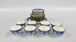 A COLLECTION OF WEDGEWOOD TEA WARE TO INCLUDE 8 CUPS, 8 SAUCERS AND 8 SIDE PLATES - 1 AF + 1 PLATE.