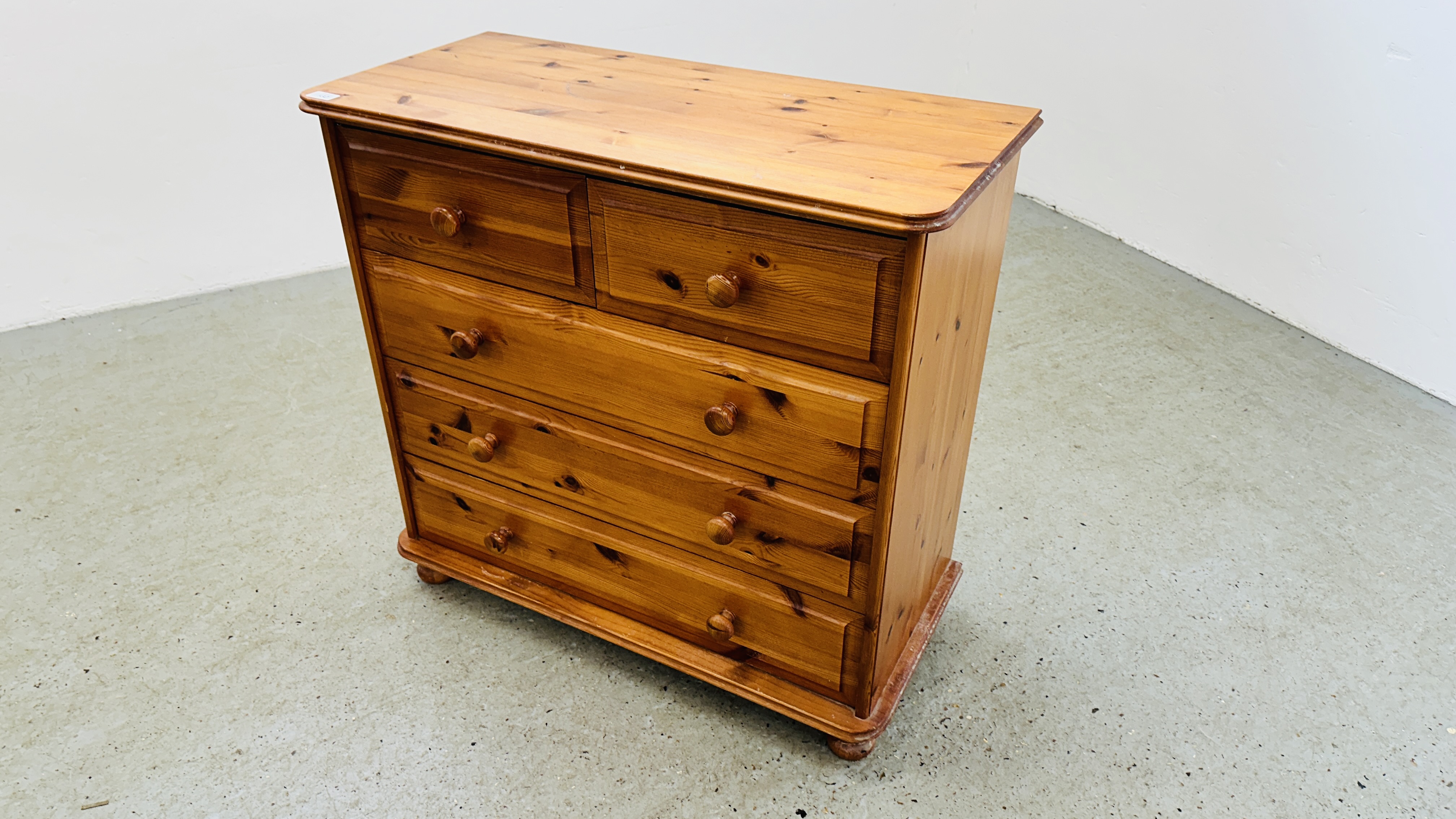 A GOOD QUALITY HONEY PINE 2 OVER 3 DRAWER CHEST, W 74CM X D 39CM X H 81CM. - Image 2 of 10