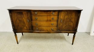 A REPRODUCTION MAHOGANY FINISH 4 DRAWER 2 DOOR SIDEBOARD.