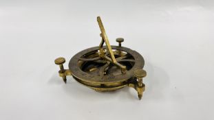 AN ANTIQUE EQUINOCTIAL ENGLISH COMPASS SUNDIAL MARKED RUBERGALL LONDON.