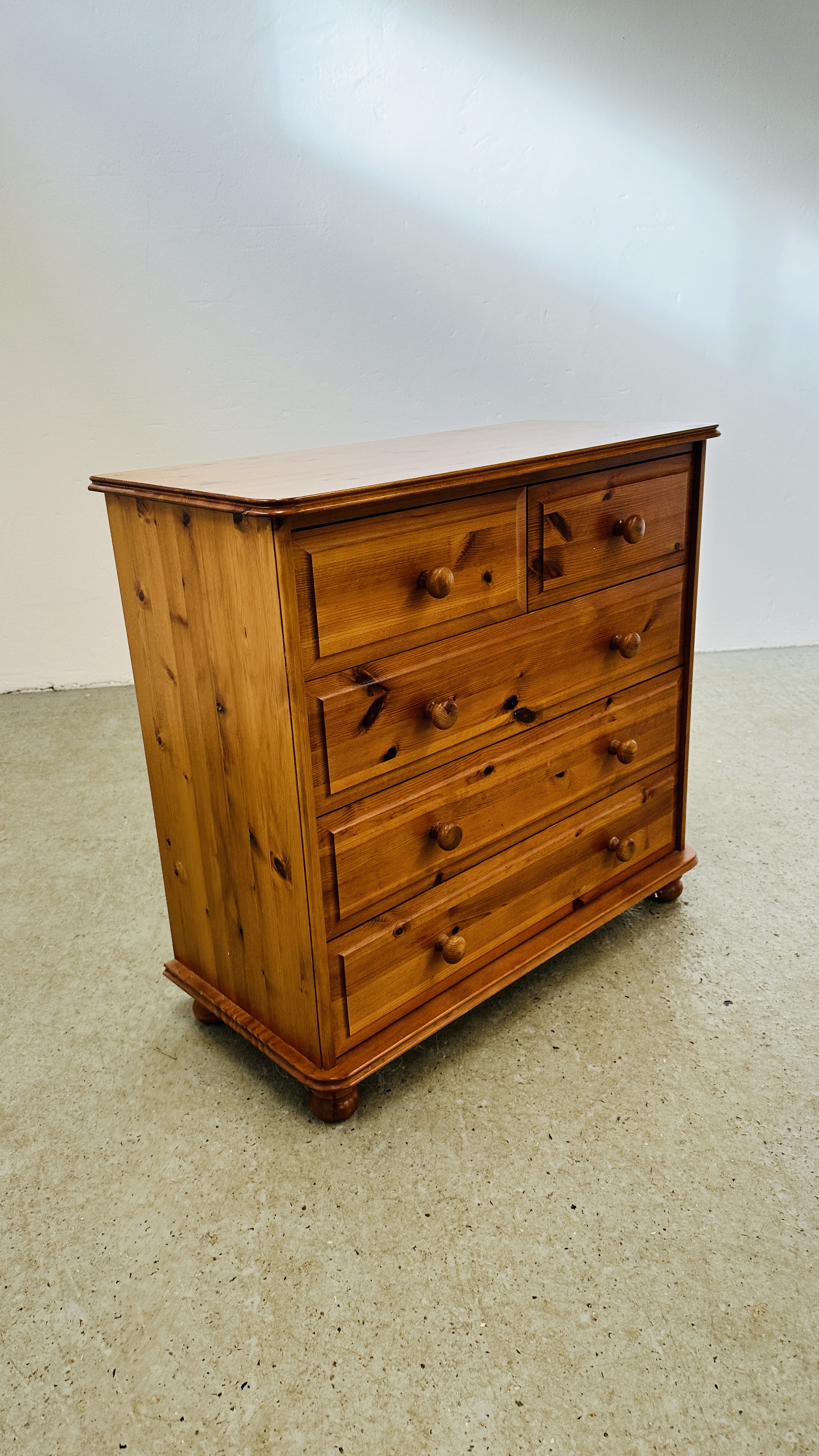 A GOOD QUALITY HONEY PINE 2 OVER 3 DRAWER CHEST, W 74CM X D 39CM X H 81CM. - Image 6 of 9